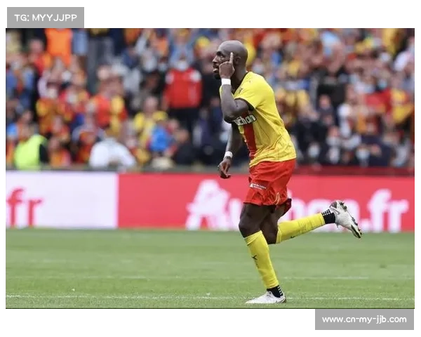 福法纳经纪人公开施压里昂，目标指向拜仁曼城