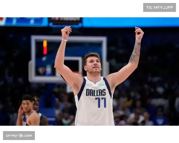 实时观察:独行侠半场利用东契奇强侧吸引,完成8次底角大范围转移助攻 实时观察:独行侠半场利用东契奇强侧吸引,完成8次底角大范围转移助攻